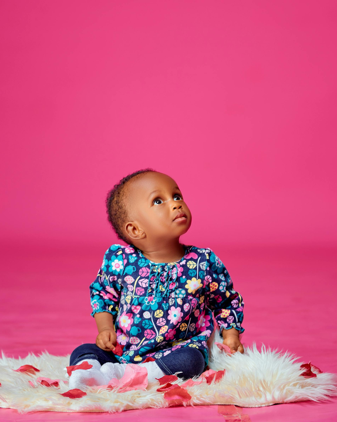 A toddler smiling.